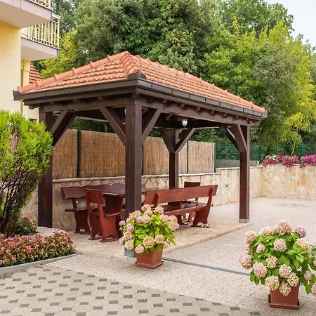 Apartment Plush In Near Blue And Red Lakes Imotski